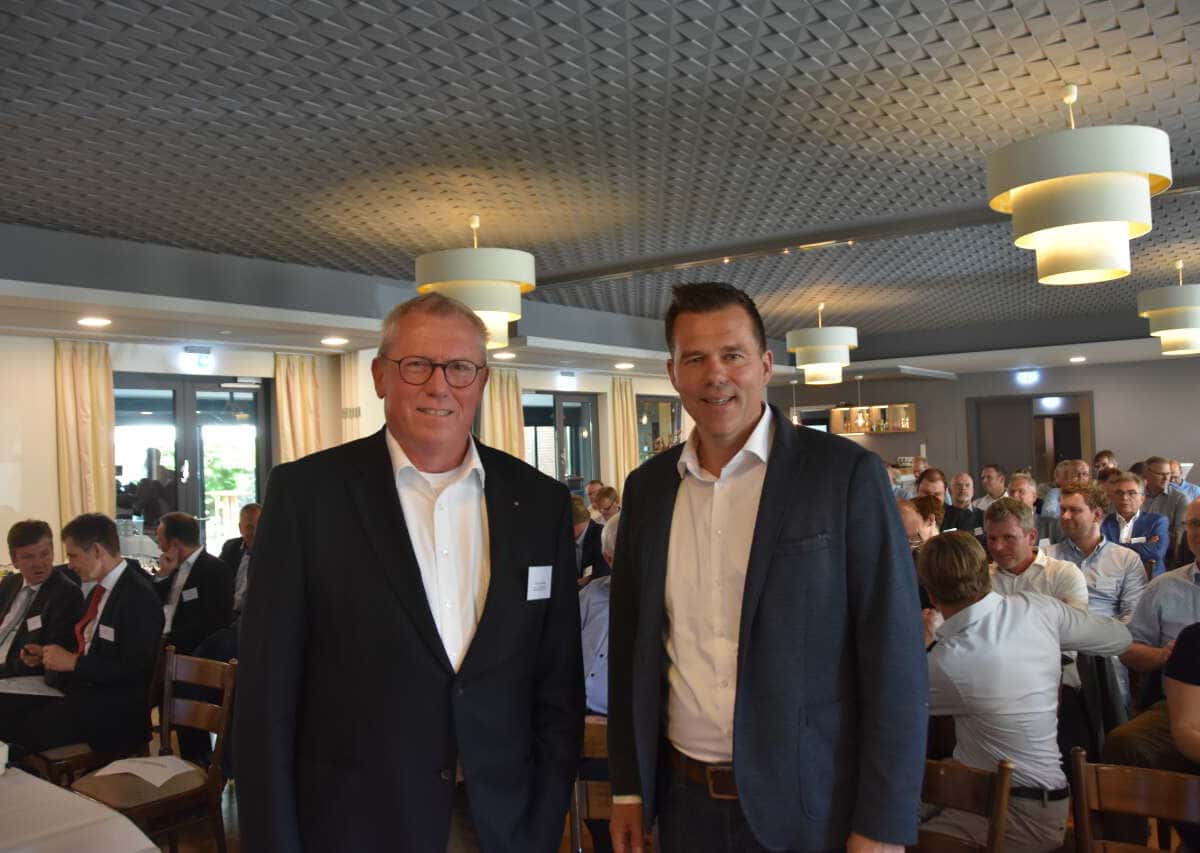 Sven Guericke (links), der Vorstandsvorsitzende des AEF, und Dr. Gero Hocker (FDP)